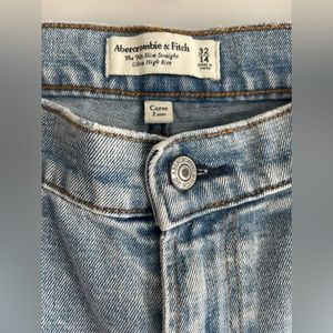 Abercrombie Curve Love 90s Slim Straight Ultra High Rise Size 32 (14)